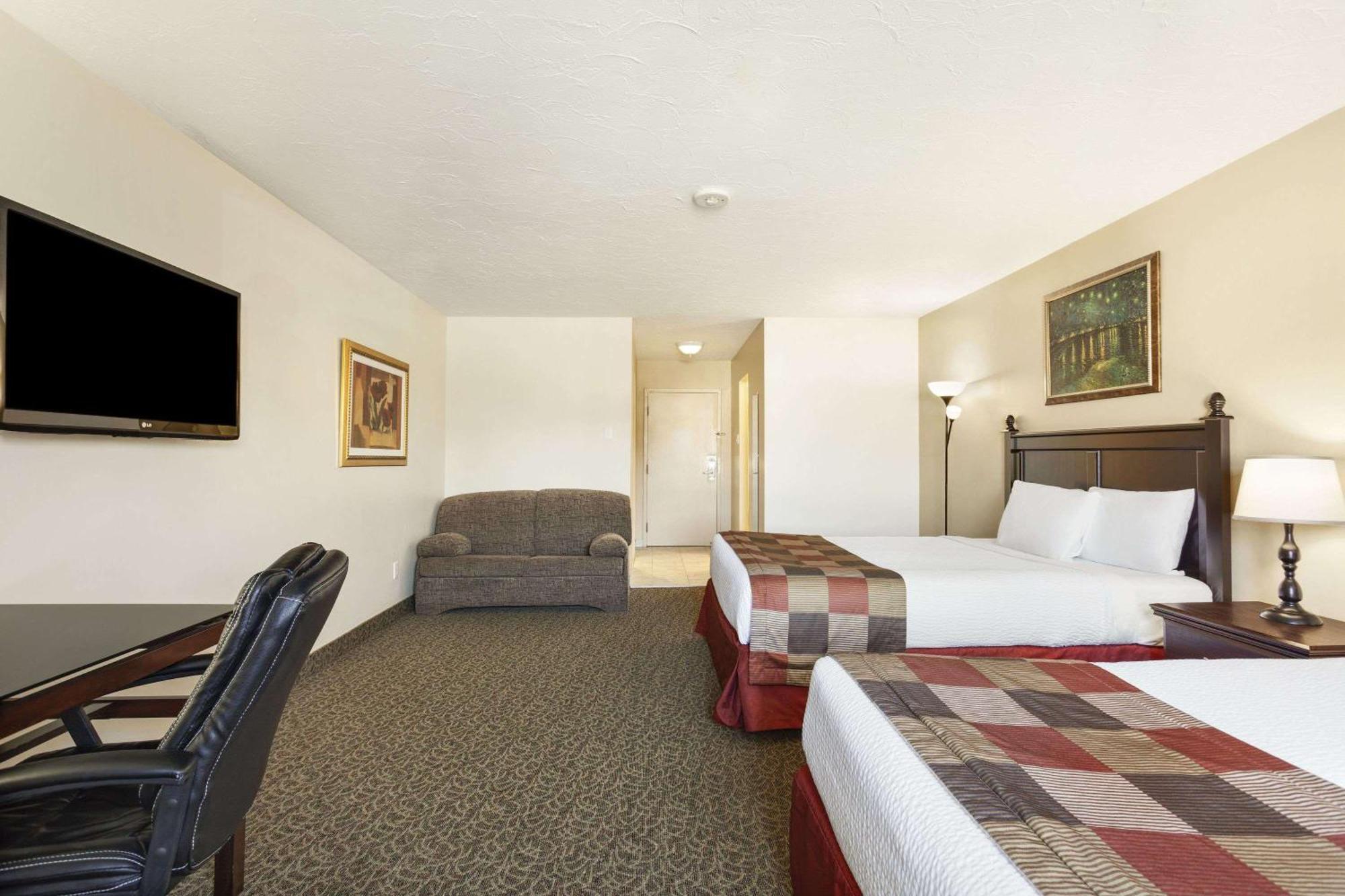 Deluxe Queen Room Two Queen Beds Non-Smoking