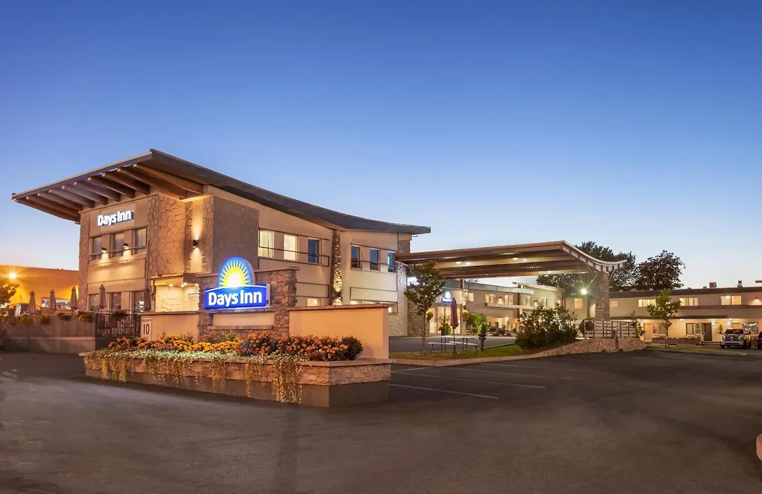 Days Inn By Wyndham Montreal East-1